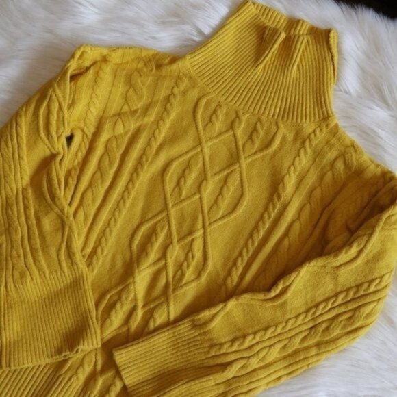 NWT Yellow Turtleneck Sweater Size Small - Picture 4 of 8